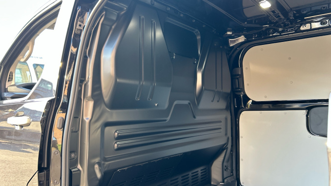 Ford Transit Custom 320 L2 Diesel Fwd 2.0 EcoBlue 150ps H1 Van Trail - Image 18